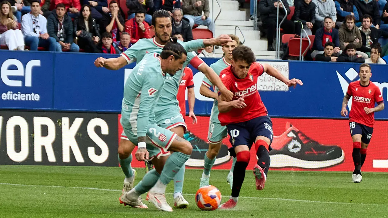 Partido de La Liga EA Sports entre CA Osasuna y Atlético Madrid disputado en el estadio de El Sadar en Pamplona. IÑIGO ALZUGARAY
