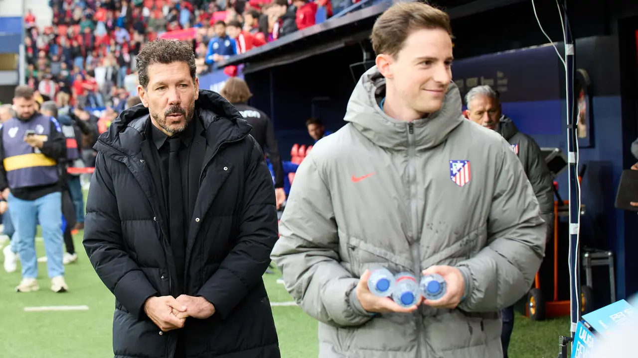 Diego Pablo Simeone (entrenador Atlético Madrid) durante el partido de La Liga EA Sports entre CA Osasuna y Atlético Madrid disputado en el estadio de El Sadar en Pamplona. IÑIGO ALZUGARAY