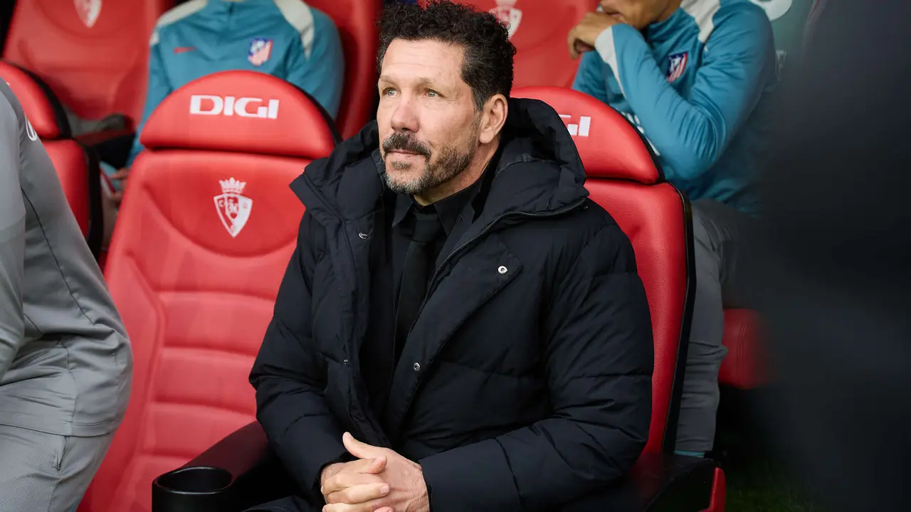 Diego Pablo Simeone (entrenador Atlético Madrid) durante el partido de La Liga EA Sports entre CA Osasuna y Atlético Madrid disputado en el estadio de El Sadar en Pamplona. IÑIGO ALZUGARAY