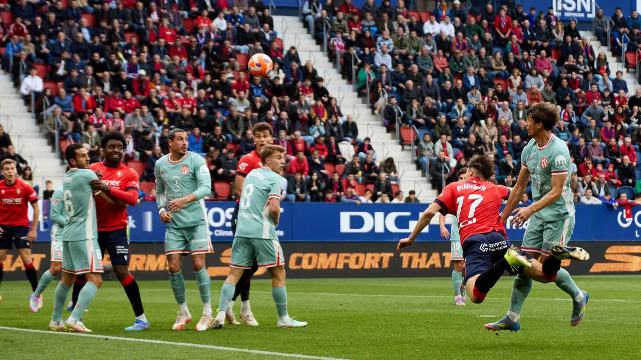 Partido de La Liga EA Sports entre CA Osasuna y Atlético Madrid disputado en el estadio de El Sadar en Pamplona. IÑIGO ALZUGARAY
