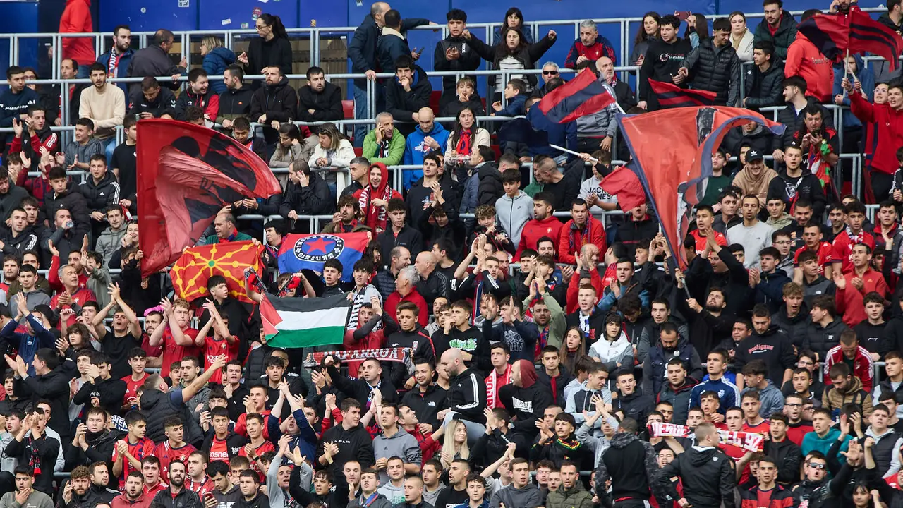 La grada del estadio de El Sadar durante el partido de La Liga EA Sports entre CA Osasuna y Atlético Madrid disputado en Pamplona. IÑIGO ALZUGARAY