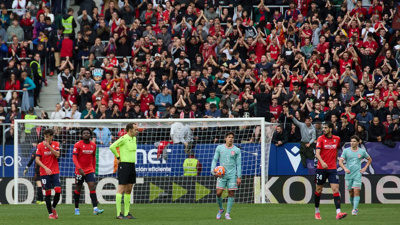 Partido de La Liga EA Sports entre CA Osasuna y Atlético Madrid disputado en el estadio de El Sadar en Pamplona. IÑIGO ALZUGARAY