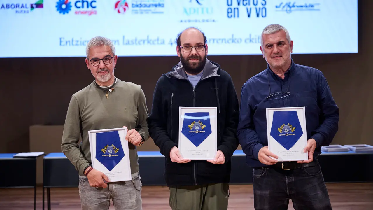Homenaje a personas, instituciones y entidades que han hecho posible que la Carrera del Encierro de La Jarana llegue este año a su 40ª edición. PABLO LASAOSA