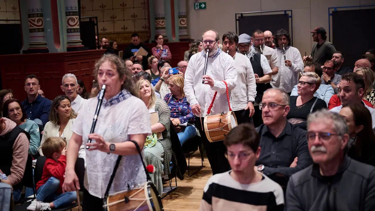 Homenaje a personas, instituciones y entidades que han hecho posible que la Carrera del Encierro de La Jarana llegue este año a su 40ª edición. PABLO LASAOSA