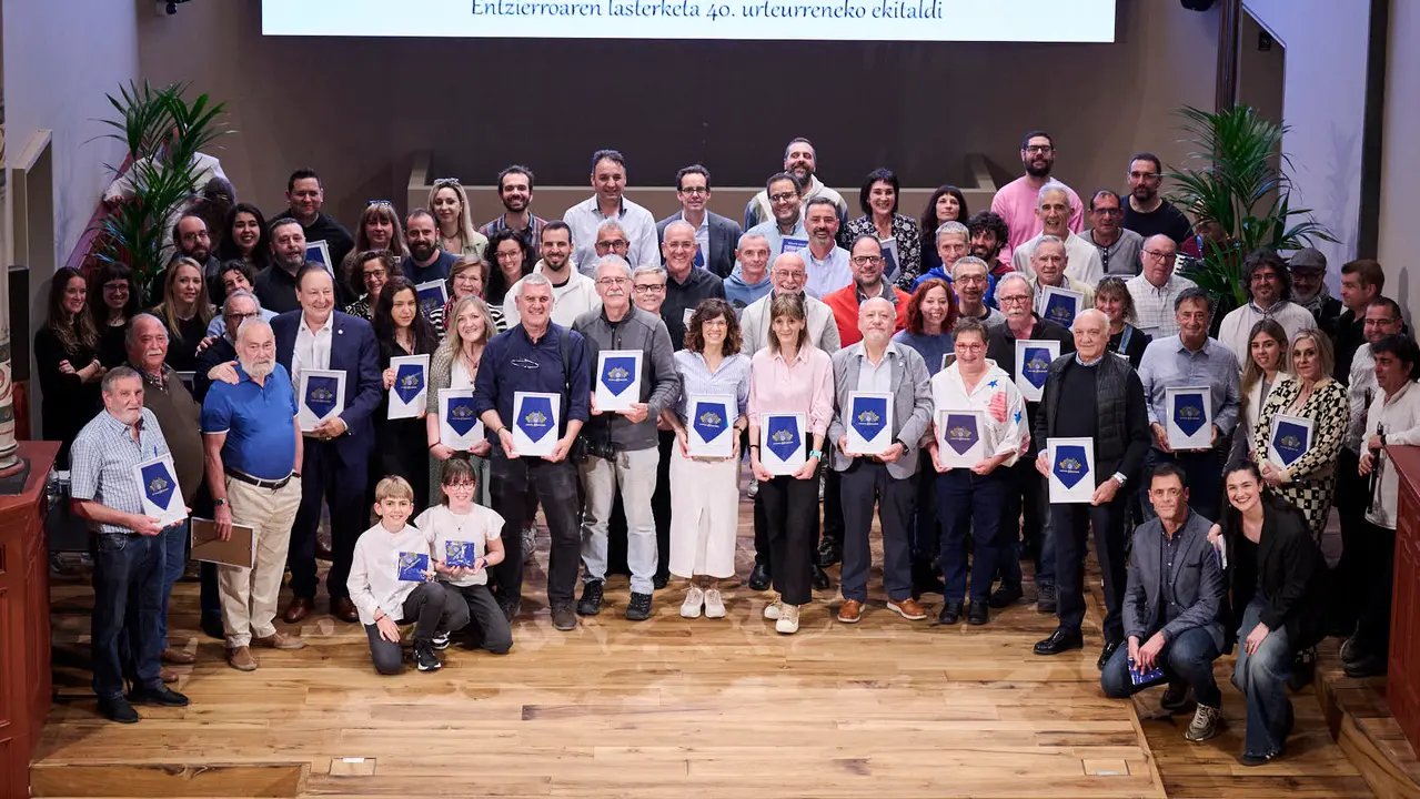 Homenaje a personas, instituciones y entidades que han hecho posible que la Carrera del Encierro de La Jarana llegue este año a su 40ª edición. PABLO LASAOSA