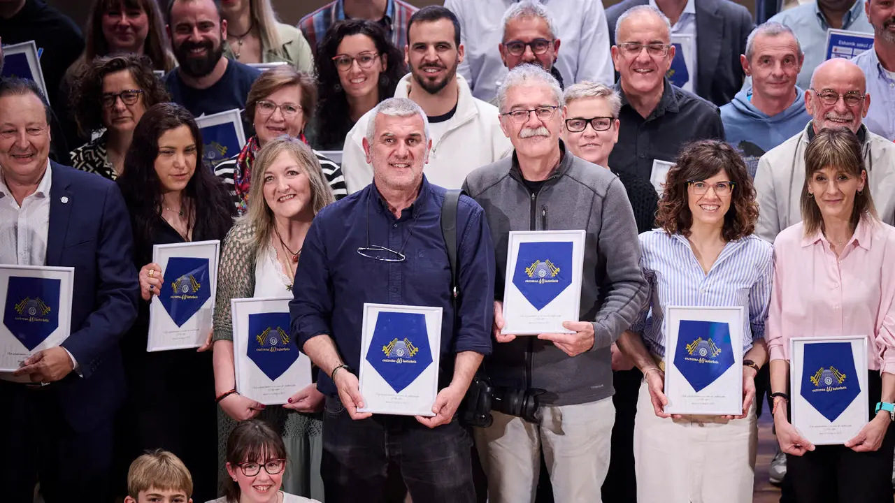Homenaje a personas, instituciones y entidades que han hecho posible que la Carrera del Encierro de La Jarana llegue este año a su 40ª edición. PABLO LASAOSA