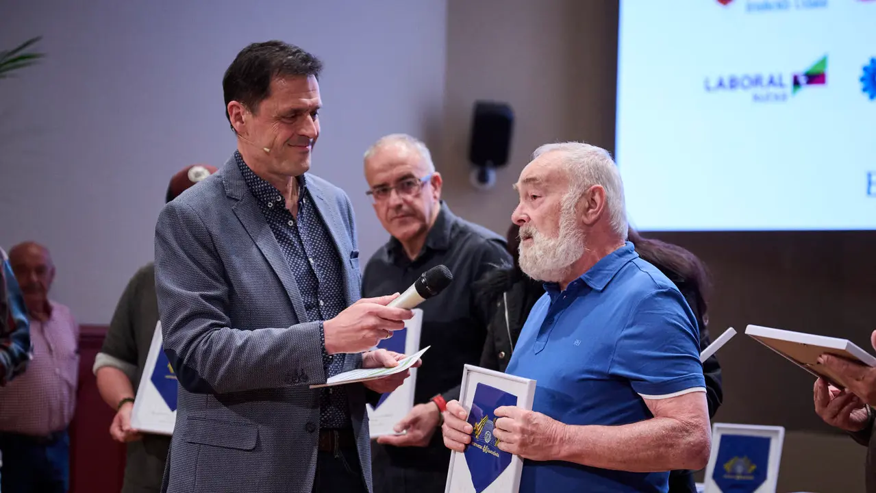 Homenaje a personas, instituciones y entidades que han hecho posible que la Carrera del Encierro de La Jarana llegue este año a su 40ª edición. PABLO LASAOSA