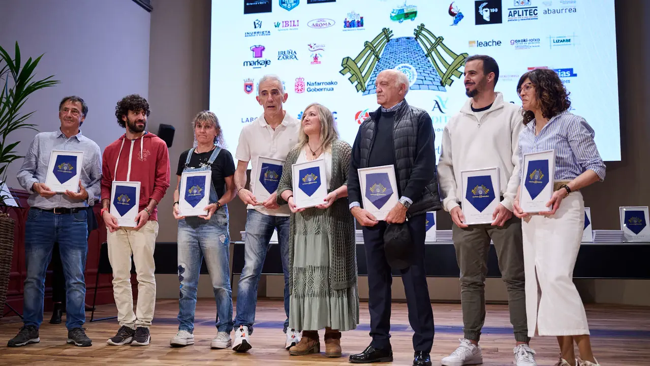 Homenaje a personas, instituciones y entidades que han hecho posible que la Carrera del Encierro de La Jarana llegue este año a su 40ª edición. PABLO LASAOSA