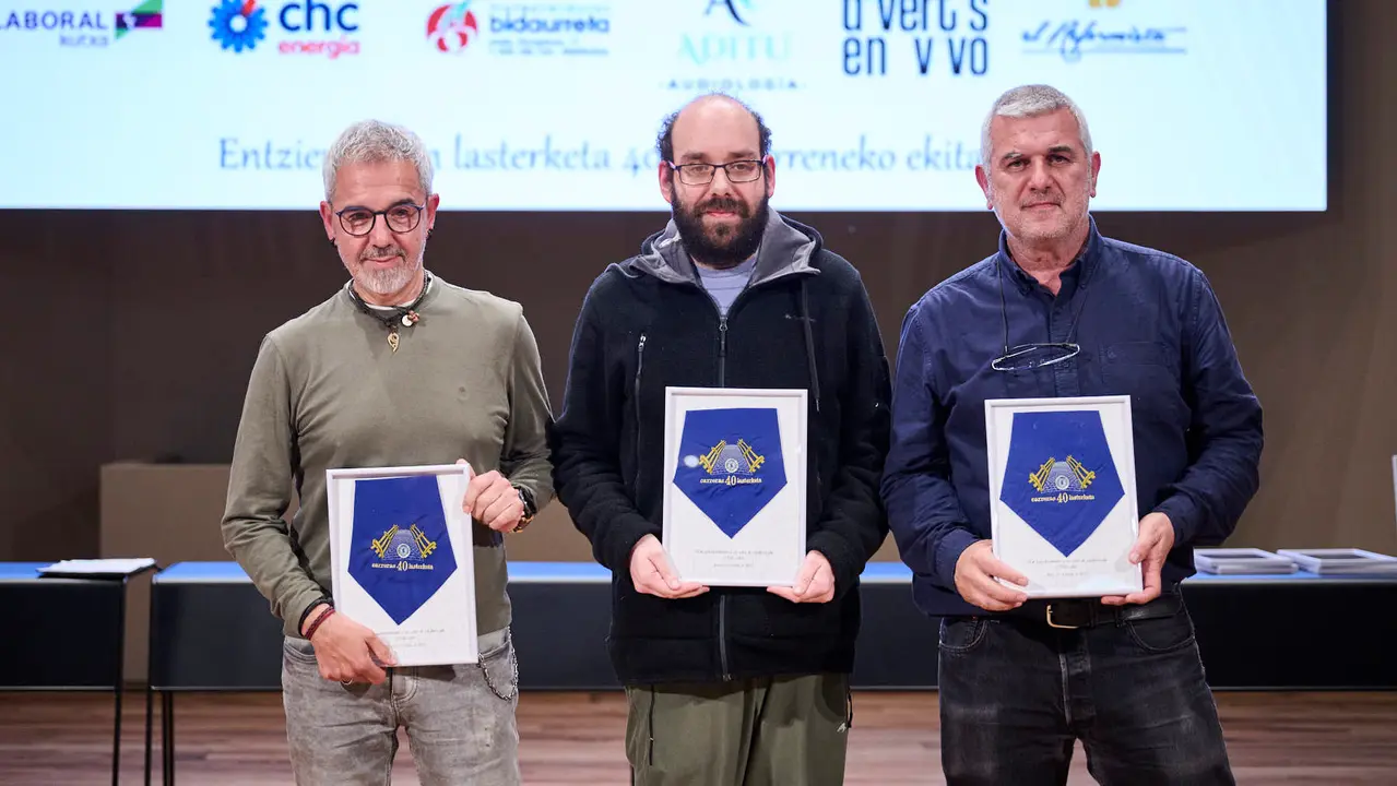Homenaje a personas, instituciones y entidades que han hecho posible que la Carrera del Encierro de La Jarana llegue este año a su 40ª edición. PABLO LASAOSA