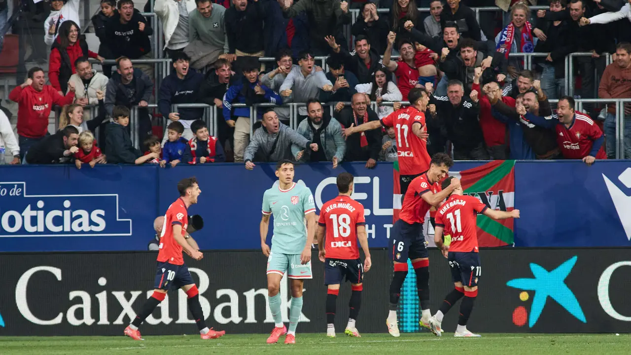 durante el partido de La Liga EA Sports entre CA Osasuna y Atlético Madrid disputado en el estadio de El Sadar en Pamplona. IÑIGO ALZUGARAY