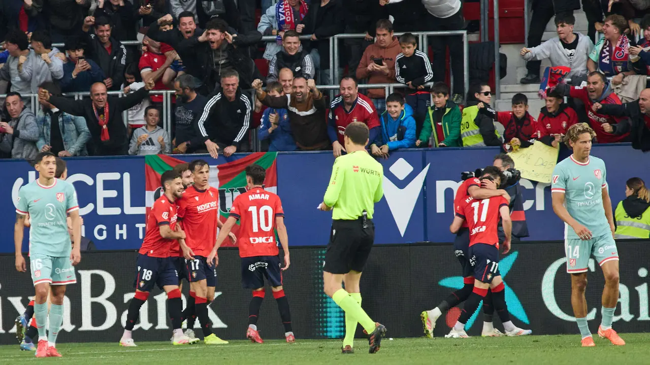 durante el partido de La Liga EA Sports entre CA Osasuna y Atlético Madrid disputado en el estadio de El Sadar en Pamplona. IÑIGO ALZUGARAY