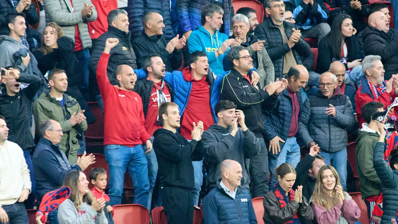 La grada del estadio de El Sadar durante el partido de La Liga EA Sports entre CA Osasuna y Atlético Madrid disputado en Pamplona. IÑIGO ALZUGARAY