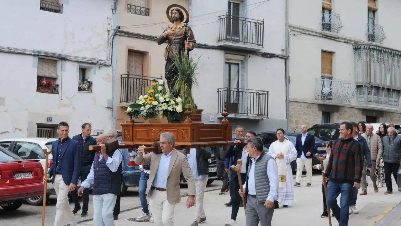 Los agricultores de Caparroso honran a San Isidro y homenajean a su gerente en su
jubilación. AMAYA LUQUI