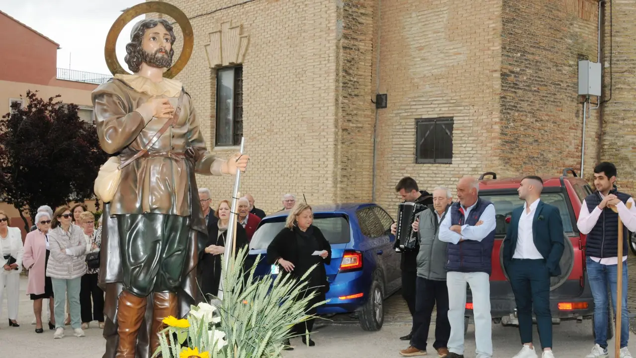 Los agricultores de Caparroso honran a San Isidro y homenajean a su gerente en su
jubilación. AMAYA LUQUI