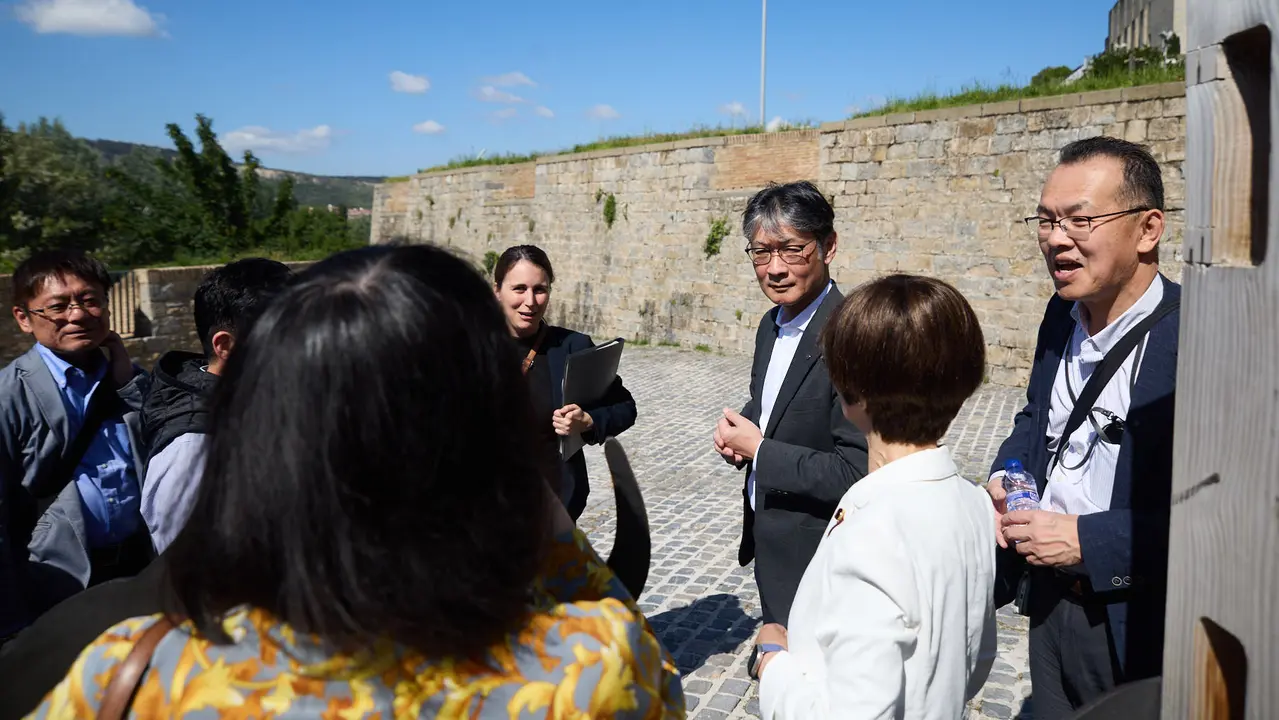 Autoridades de la ciudad japonesa de Yamaguchi visitan Pamplona. IÑIGO ALZUGARAY