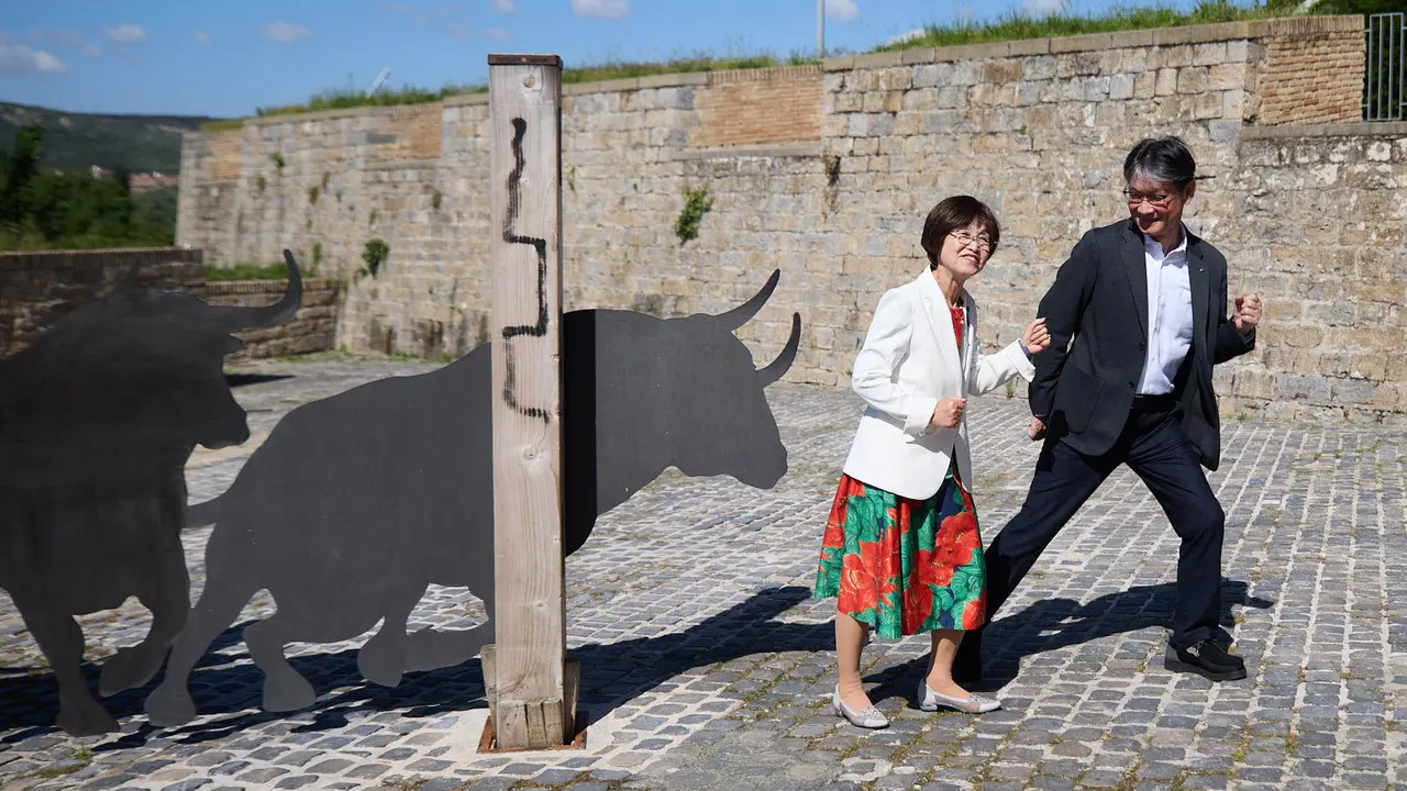 Autoridades de la ciudad japonesa de Yamaguchi visitan Pamplona. IÑIGO ALZUGARAY