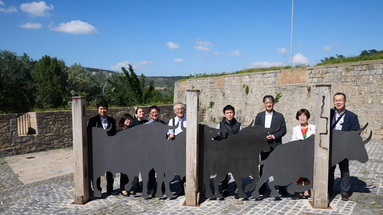 Autoridades de la ciudad japonesa de Yamaguchi visitan Pamplona. IÑIGO ALZUGARAY