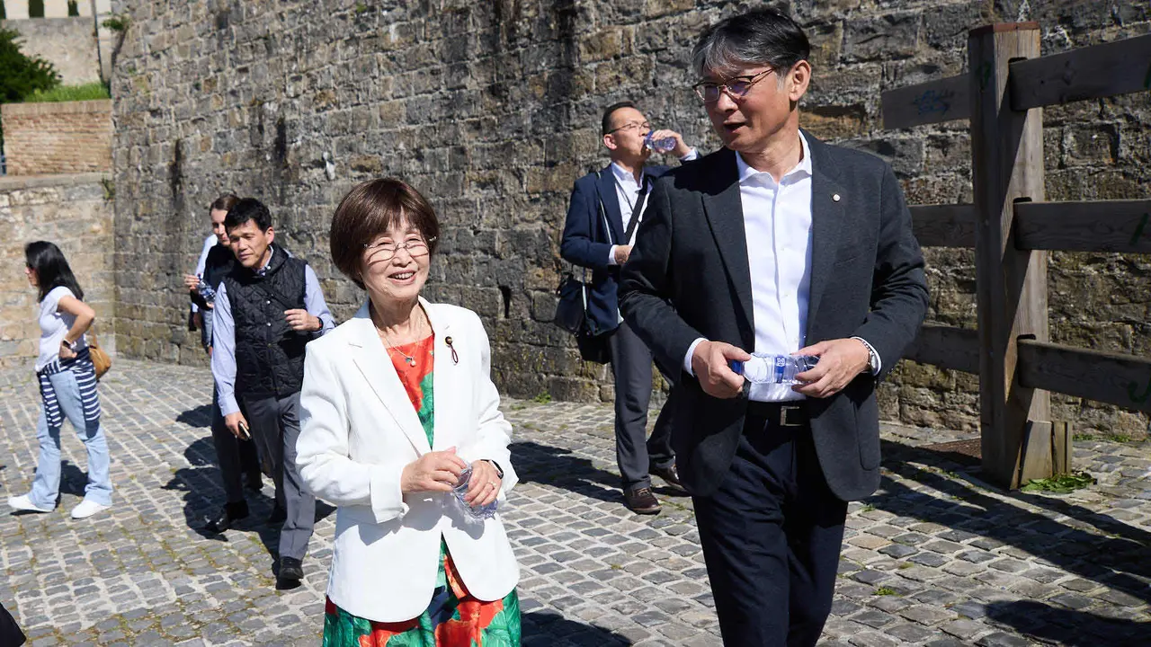 Autoridades de la ciudad japonesa de Yamaguchi visitan Pamplona. IÑIGO ALZUGARAY
