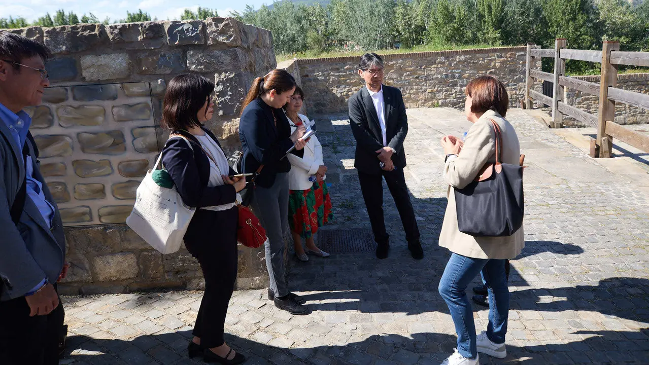 Autoridades de la ciudad japonesa de Yamaguchi visitan Pamplona. IÑIGO ALZUGARAY