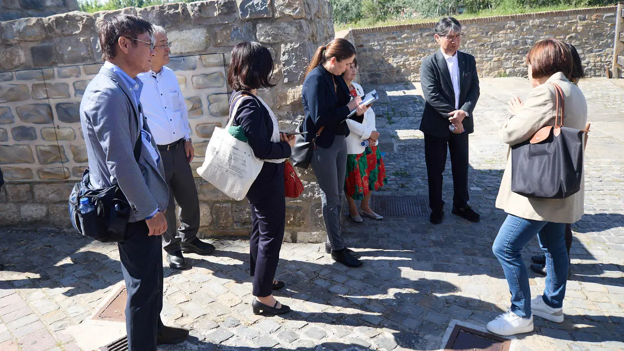 Autoridades de la ciudad japonesa de Yamaguchi visitan Pamplona. IÑIGO ALZUGARAY
