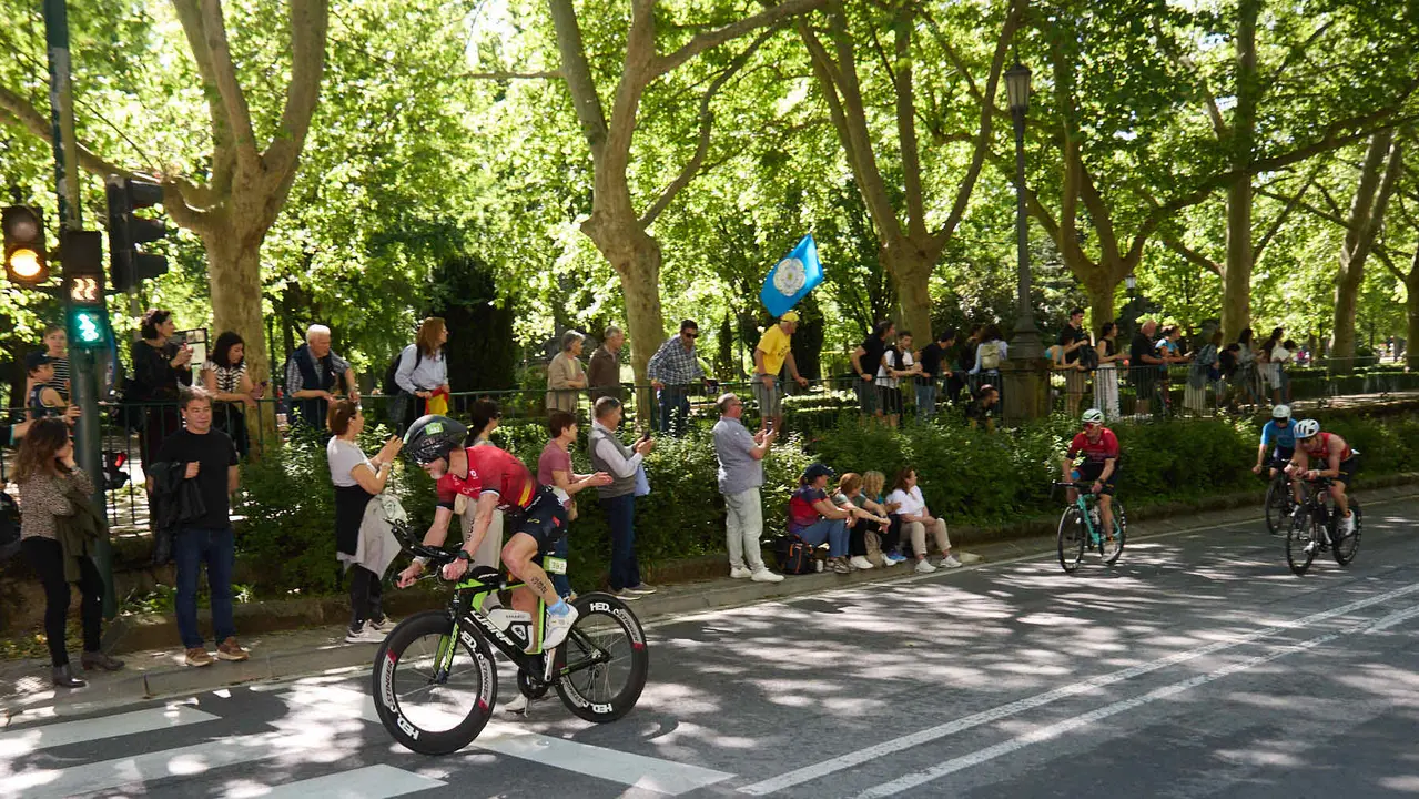 X edición de la Half Triathlon Pamplona-Iruña, que además este año ha sido también el Campeonato de Europa de Triatlón de Media Distancia, con la victoria del español Guillem Montiel en categoría masculina y la polaca Marta Lagownik en categoría femenina. IÑIGO ALZUGARAY