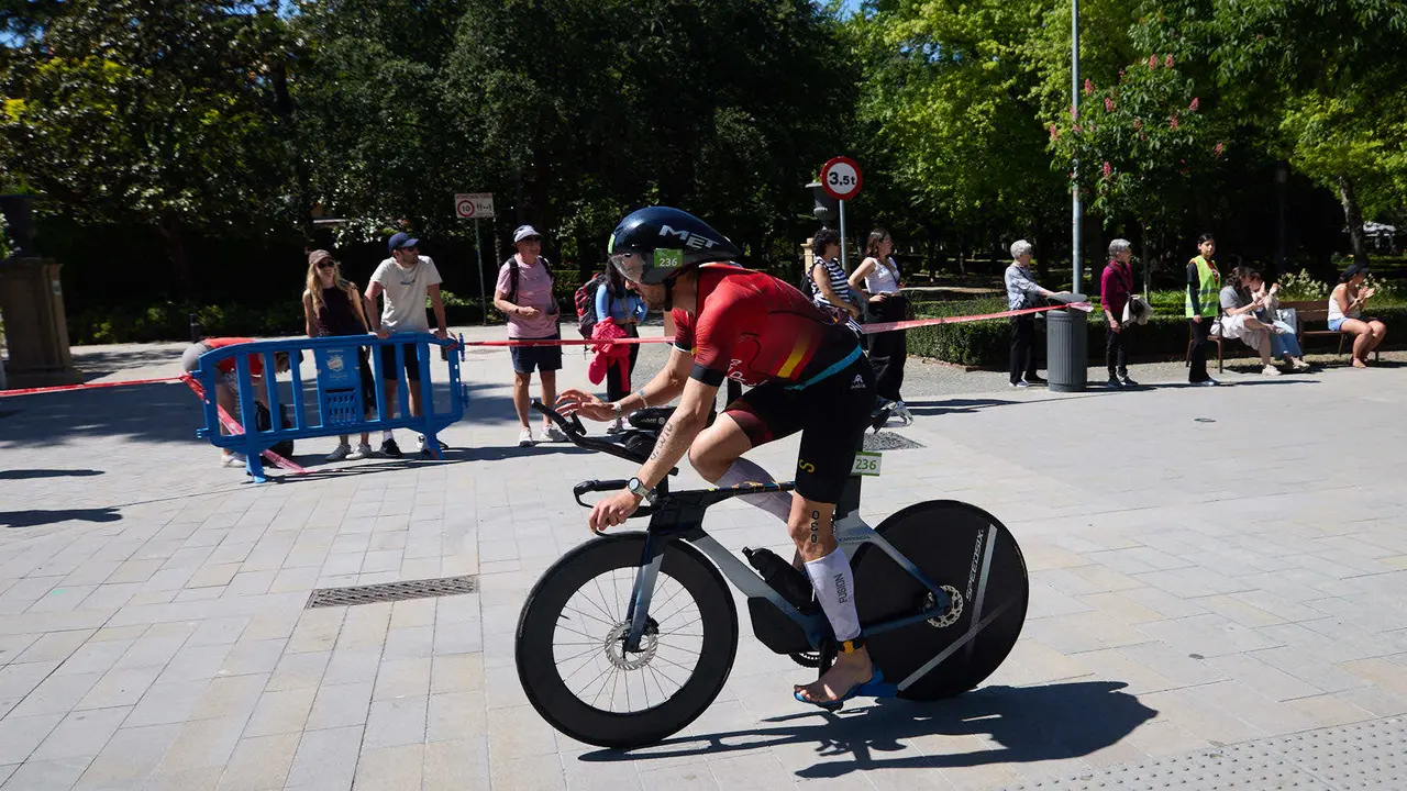X edición de la Half Triathlon Pamplona-Iruña, que además este año ha sido también el Campeonato de Europa de Triatlón de Media Distancia, con la victoria del español Guillem Montiel en categoría masculina y la polaca Marta Lagownik en categoría femenina. IÑIGO ALZUGARAY