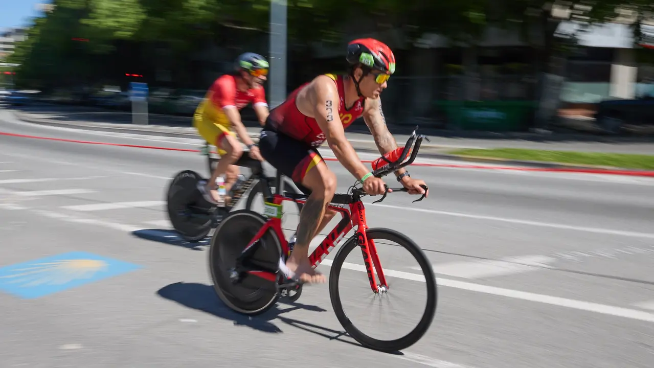X edición de la Half Triathlon Pamplona-Iruña, que además este año ha sido también el Campeonato de Europa de Triatlón de Media Distancia, con la victoria del español Guillem Montiel en categoría masculina y la polaca Marta Lagownik en categoría femenina. IÑIGO ALZUGARAY