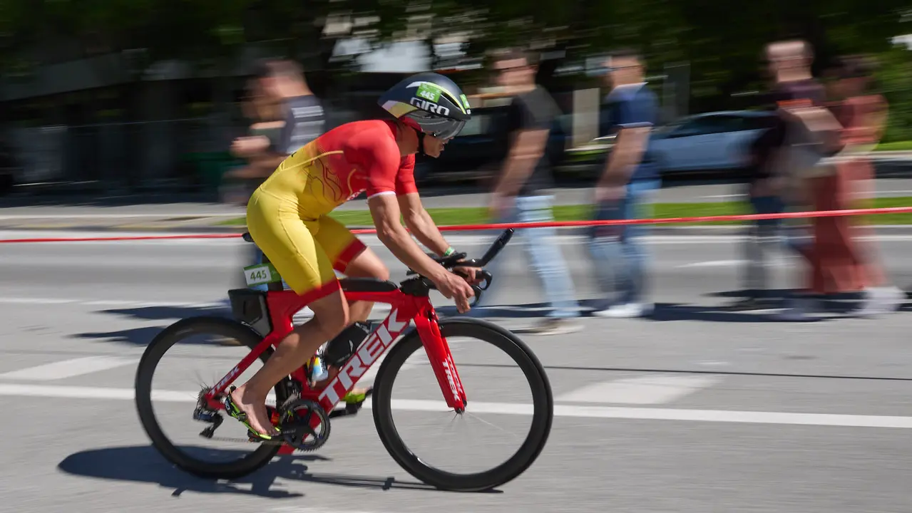 X edición de la Half Triathlon Pamplona-Iruña, que además este año ha sido también el Campeonato de Europa de Triatlón de Media Distancia, con la victoria del español Guillem Montiel en categoría masculina y la polaca Marta Lagownik en categoría femenina. IÑIGO ALZUGARAY