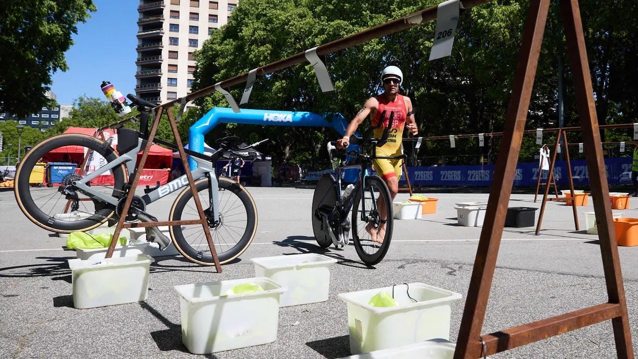 X edición de la Half Triathlon Pamplona-Iruña, que además este año ha sido también el Campeonato de Europa de Triatlón de Media Distancia, con la victoria del español Guillem Montiel en categoría masculina y la polaca Marta Lagownik en categoría femenina. IÑIGO ALZUGARAY