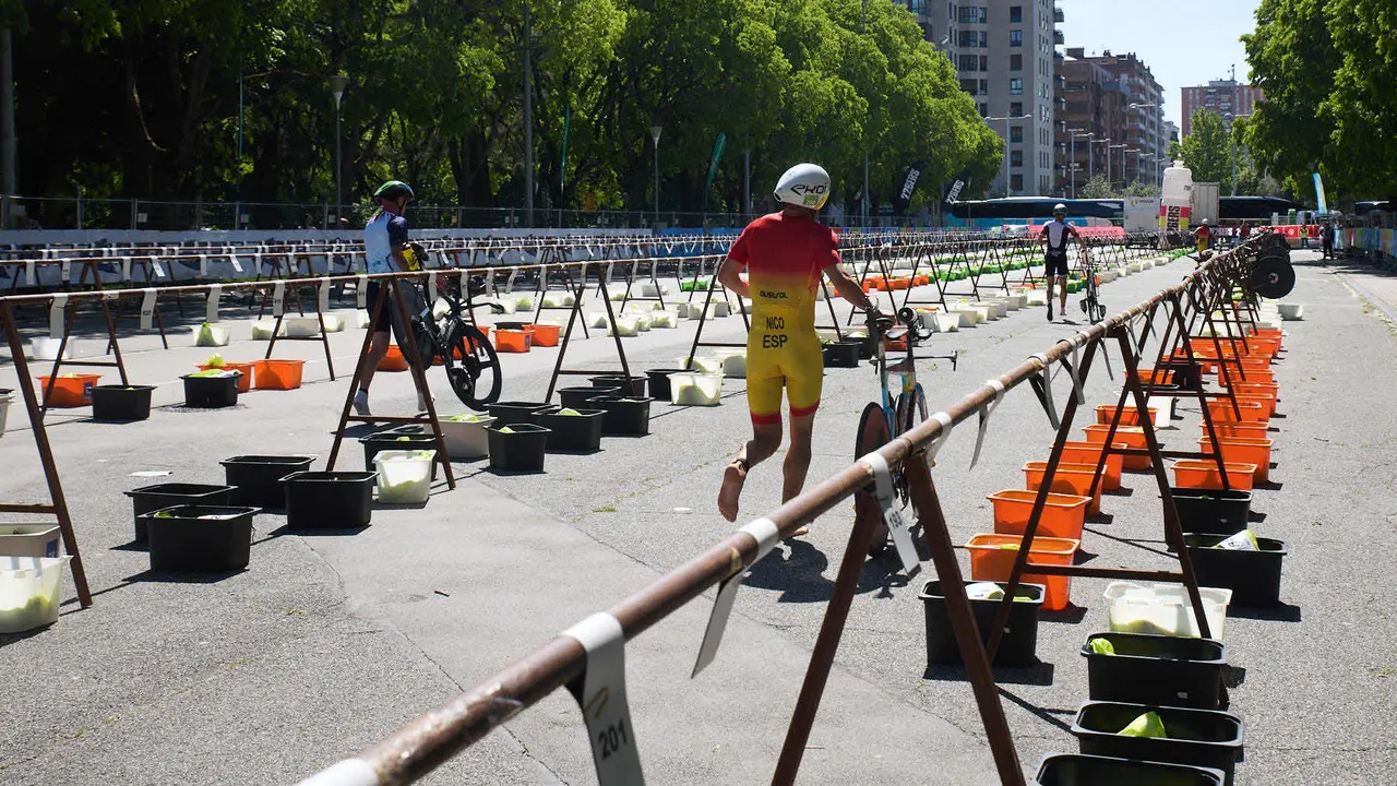 X edición de la Half Triathlon Pamplona-Iruña, que además este año ha sido también el Campeonato de Europa de Triatlón de Media Distancia, con la victoria del español Guillem Montiel en categoría masculina y la polaca Marta Lagownik en categoría femenina. IÑIGO ALZUGARAY