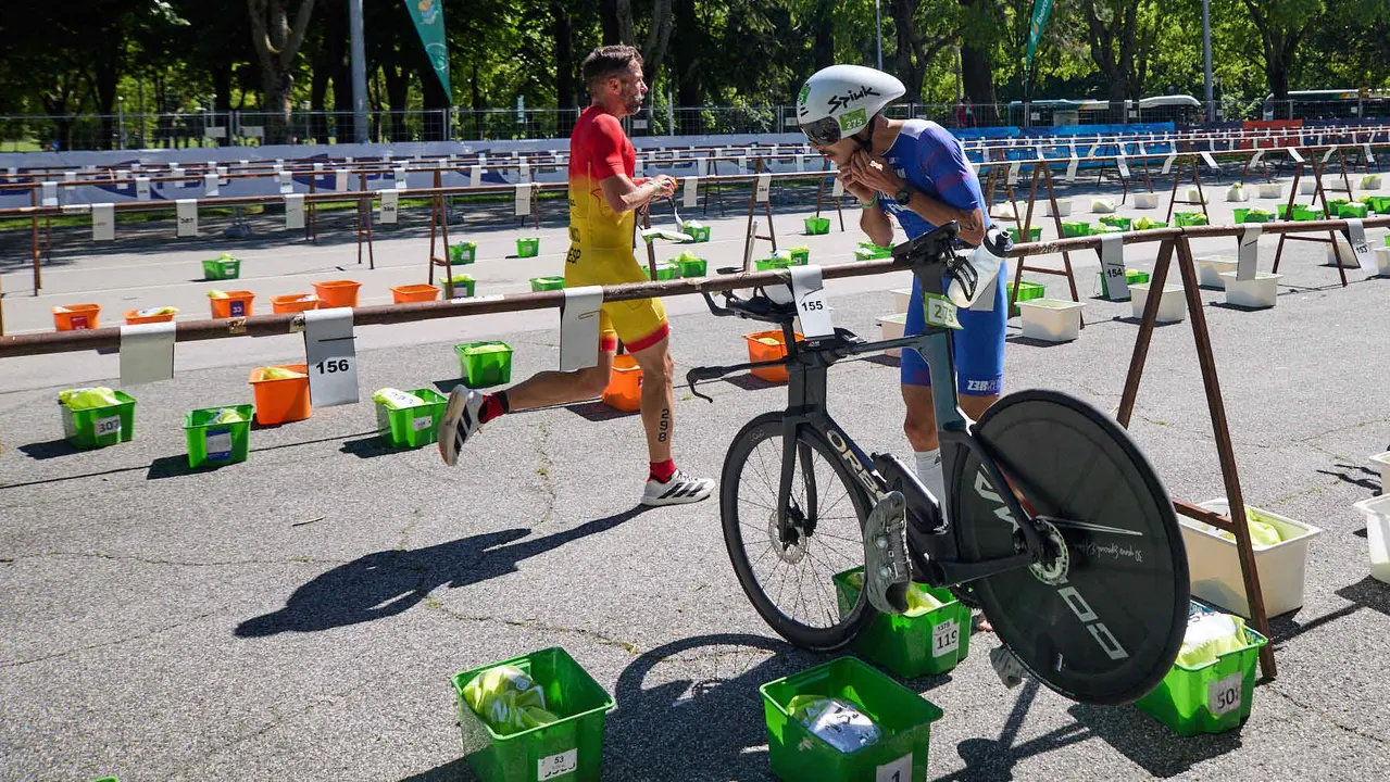 X edición de la Half Triathlon Pamplona-Iruña, que además este año ha sido también el Campeonato de Europa de Triatlón de Media Distancia, con la victoria del español Guillem Montiel en categoría masculina y la polaca Marta Lagownik en categoría femenina. IÑIGO ALZUGARAY