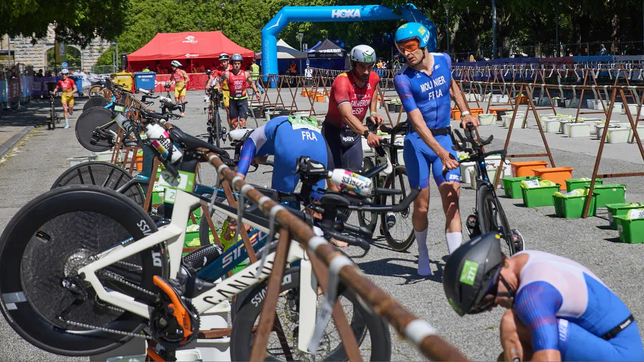 X edición de la Half Triathlon Pamplona-Iruña, que además este año ha sido también el Campeonato de Europa de Triatlón de Media Distancia, con la victoria del español Guillem Montiel en categoría masculina y la polaca Marta Lagownik en categoría femenina. IÑIGO ALZUGARAY