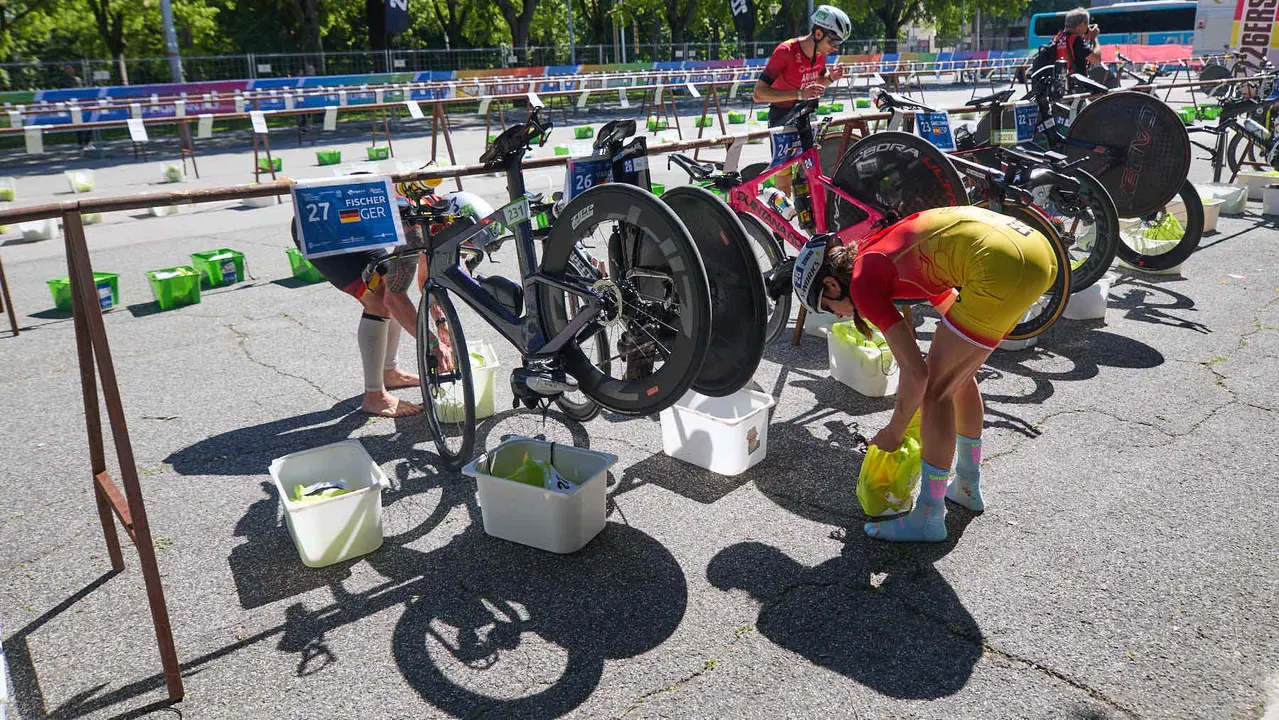 X edición de la Half Triathlon Pamplona-Iruña, que además este año ha sido también el Campeonato de Europa de Triatlón de Media Distancia, con la victoria del español Guillem Montiel en categoría masculina y la polaca Marta Lagownik en categoría femenina. IÑIGO ALZUGARAY