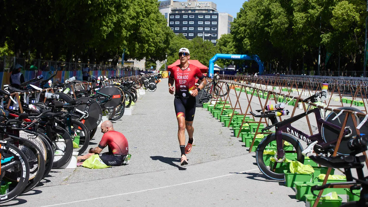 X edición de la Half Triathlon Pamplona-Iruña, que además este año ha sido también el Campeonato de Europa de Triatlón de Media Distancia, con la victoria del español Guillem Montiel en categoría masculina y la polaca Marta Lagownik en categoría femenina. IÑIGO ALZUGARAY