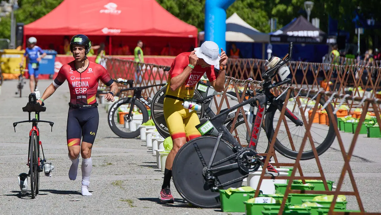 X edición de la Half Triathlon Pamplona-Iruña, que además este año ha sido también el Campeonato de Europa de Triatlón de Media Distancia, con la victoria del español Guillem Montiel en categoría masculina y la polaca Marta Lagownik en categoría femenina. IÑIGO ALZUGARAY