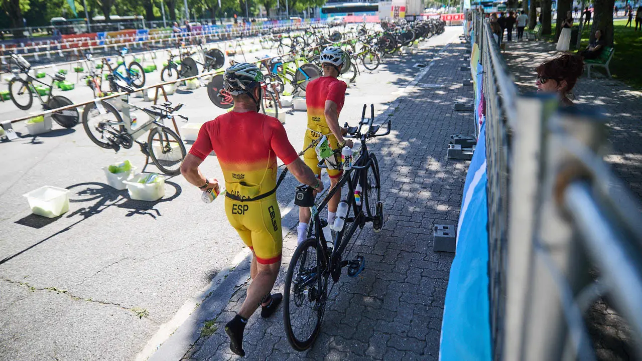 X edición de la Half Triathlon Pamplona-Iruña, que además este año ha sido también el Campeonato de Europa de Triatlón de Media Distancia, con la victoria del español Guillem Montiel en categoría masculina y la polaca Marta Lagownik en categoría femenina. IÑIGO ALZUGARAY