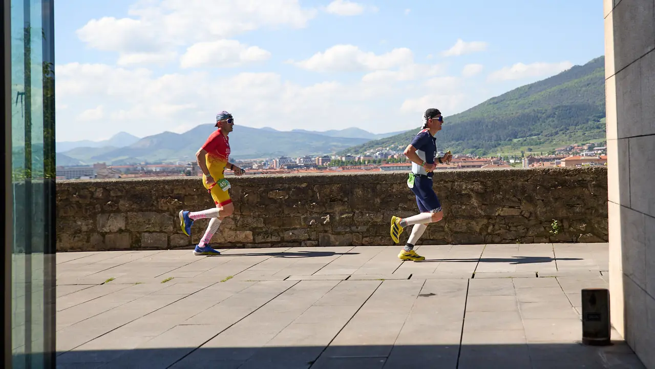X edición de la Half Triathlon Pamplona-Iruña, que además este año ha sido también el Campeonato de Europa de Triatlón de Media Distancia, con la victoria del español Guillem Montiel en categoría masculina y la polaca Marta Lagownik en categoría femenina. IÑIGO ALZUGARAY