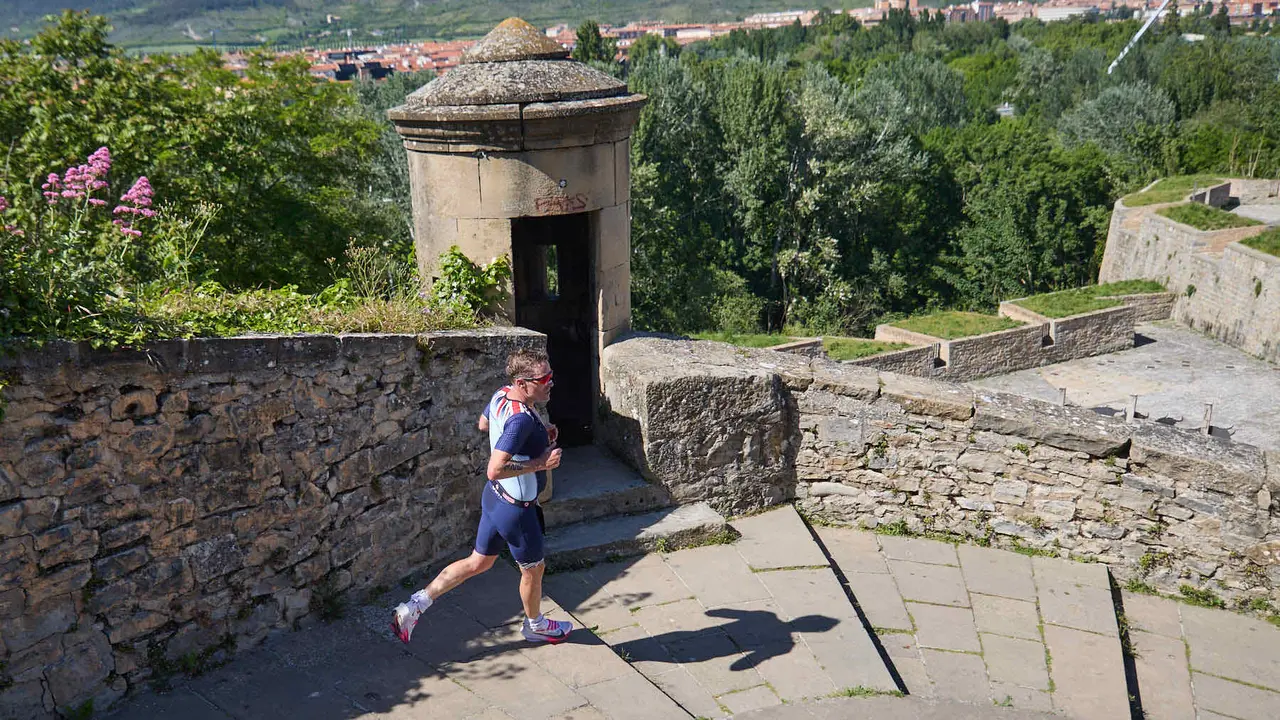 X edición de la Half Triathlon Pamplona-Iruña, que además este año ha sido también el Campeonato de Europa de Triatlón de Media Distancia, con la victoria del español Guillem Montiel en categoría masculina y la polaca Marta Lagownik en categoría femenina. IÑIGO ALZUGARAY