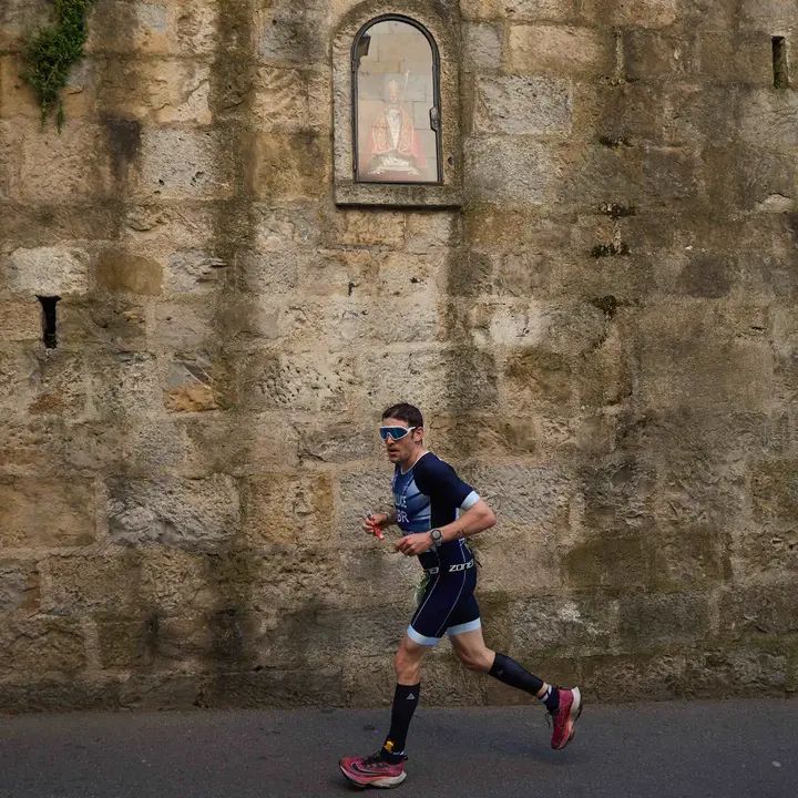 X edición de la Half Triathlon Pamplona-Iruña, que además este año ha sido también el Campeonato de Europa de Triatlón de Media Distancia, con la victoria del español Guillem Montiel en categoría masculina y la polaca Marta Lagownik en categoría femenina. IÑIGO ALZUGARAY