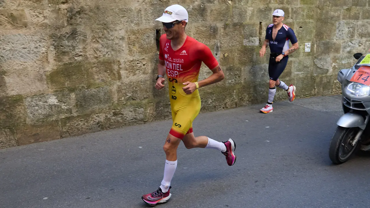 X edición de la Half Triathlon Pamplona-Iruña, que además este año ha sido también el Campeonato de Europa de Triatlón de Media Distancia, con la victoria del español Guillem Montiel en categoría masculina y la polaca Marta Lagownik en categoría femenina. IÑIGO ALZUGARAY