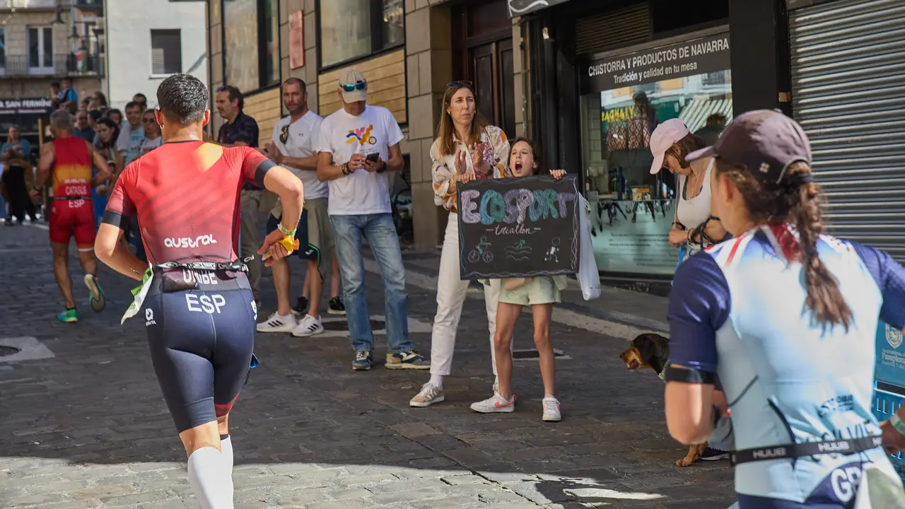 X edición de la Half Triathlon Pamplona-Iruña, que además este año ha sido también el Campeonato de Europa de Triatlón de Media Distancia, con la victoria del español Guillem Montiel en categoría masculina y la polaca Marta Lagownik en categoría femenina. IÑIGO ALZUGARAY