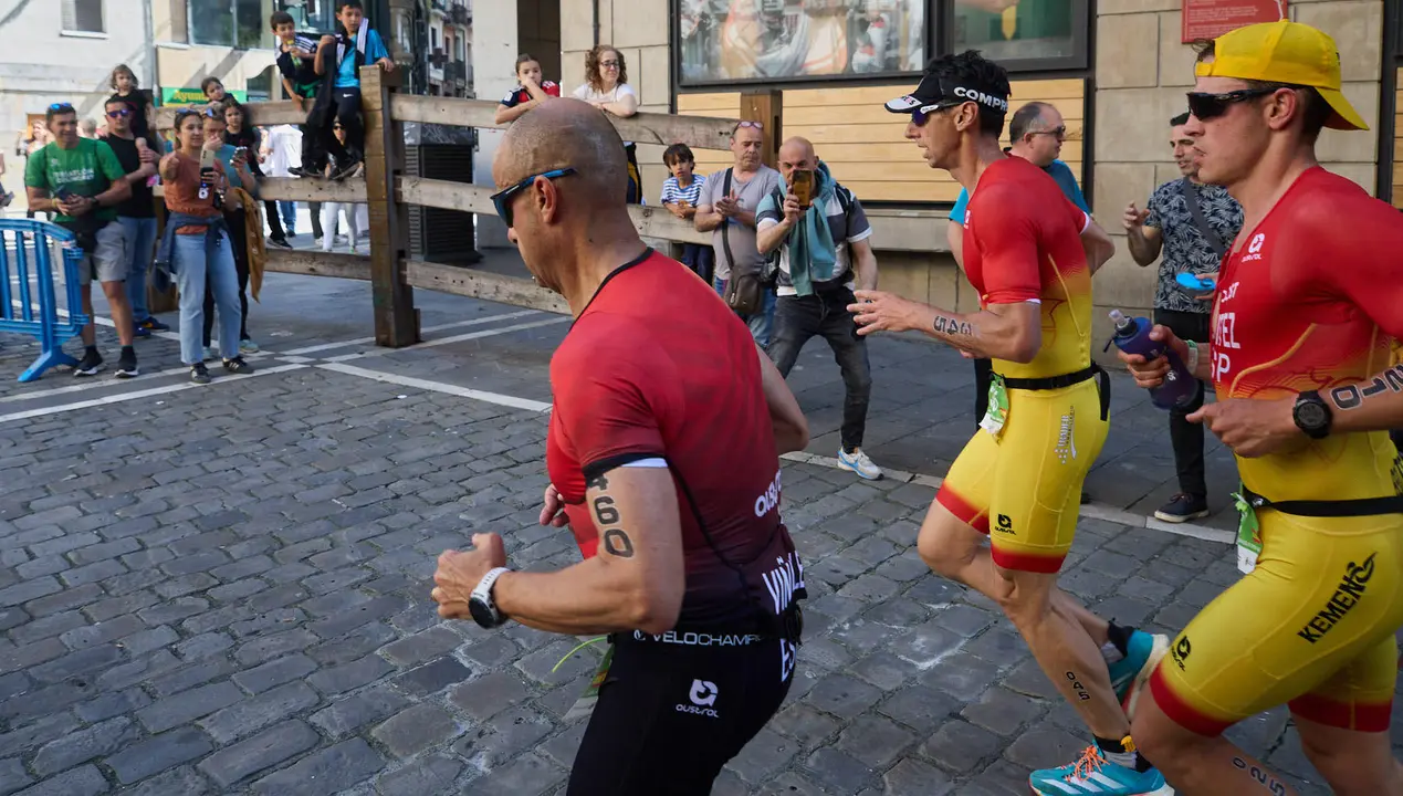 X edición de la Half Triathlon Pamplona-Iruña, que además este año ha sido también el Campeonato de Europa de Triatlón de Media Distancia, con la victoria del español Guillem Montiel en categoría masculina y la polaca Marta Lagownik en categoría femenina. IÑIGO ALZUGARAY