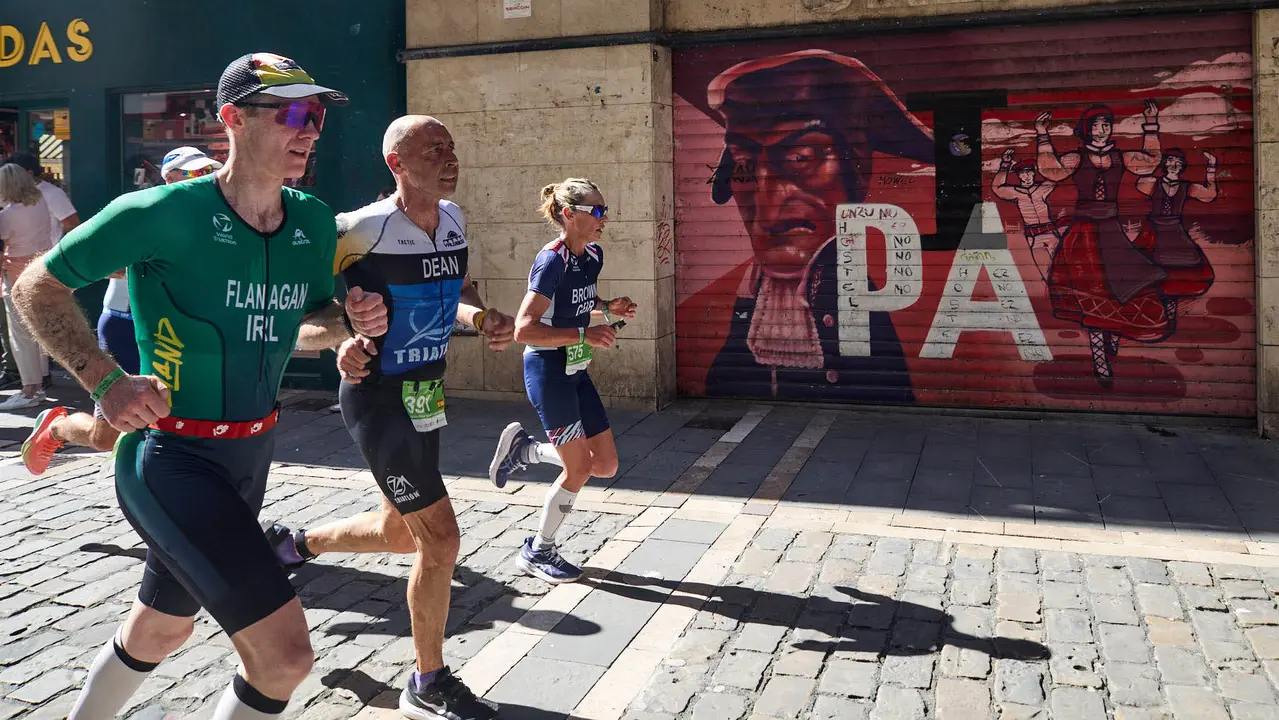 X edición de la Half Triathlon Pamplona-Iruña, que además este año ha sido también el Campeonato de Europa de Triatlón de Media Distancia, con la victoria del español Guillem Montiel en categoría masculina y la polaca Marta Lagownik en categoría femenina. IÑIGO ALZUGARAY