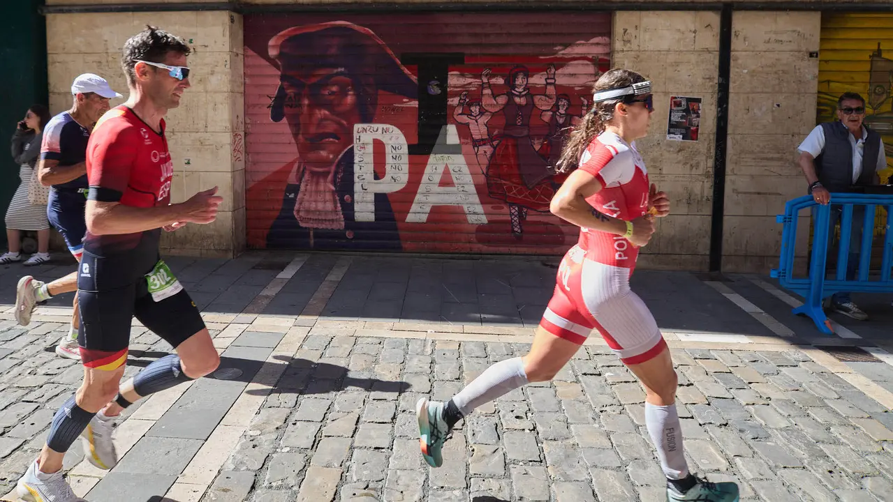 X edición de la Half Triathlon Pamplona-Iruña, que además este año ha sido también el Campeonato de Europa de Triatlón de Media Distancia, con la victoria del español Guillem Montiel en categoría masculina y la polaca Marta Lagownik en categoría femenina. IÑIGO ALZUGARAY