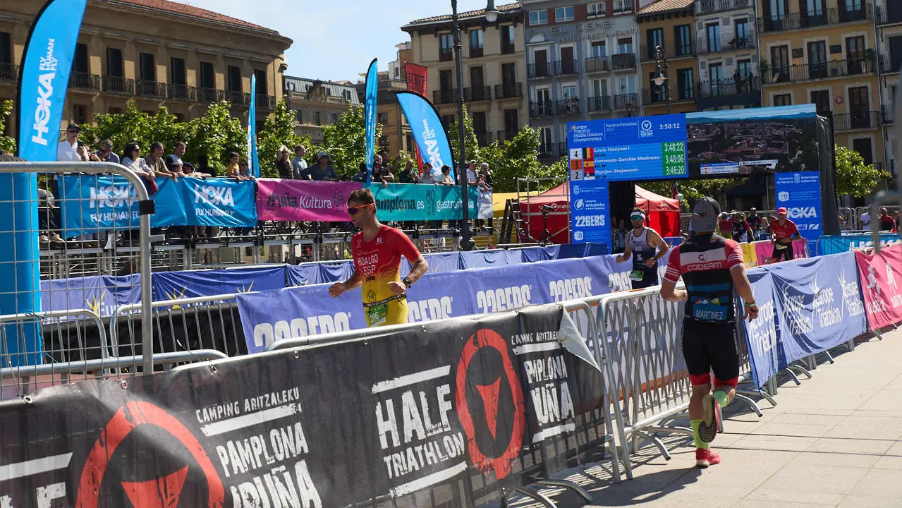 X edición de la Half Triathlon Pamplona-Iruña, que además este año ha sido también el Campeonato de Europa de Triatlón de Media Distancia, con la victoria del español Guillem Montiel en categoría masculina y la polaca Marta Lagownik en categoría femenina. IÑIGO ALZUGARAY