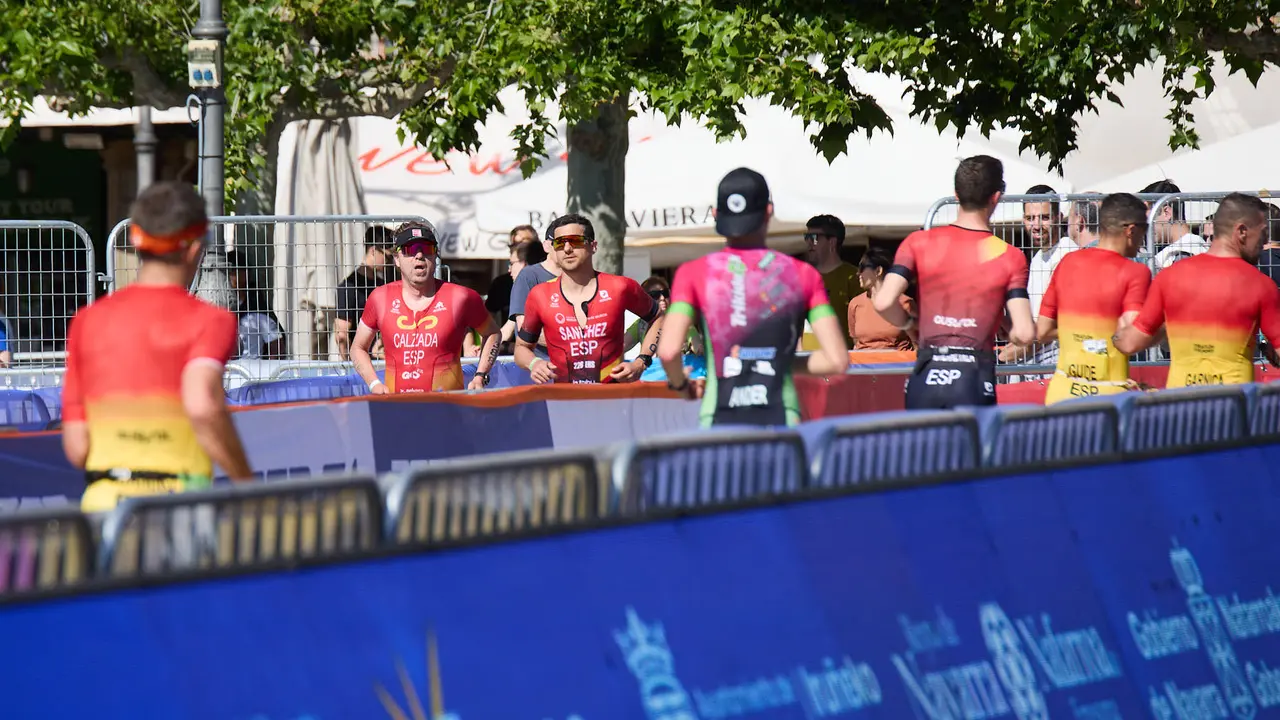X edición de la Half Triathlon Pamplona-Iruña, que además este año ha sido también el Campeonato de Europa de Triatlón de Media Distancia, con la victoria del español Guillem Montiel en categoría masculina y la polaca Marta Lagownik en categoría femenina. IÑIGO ALZUGARAY