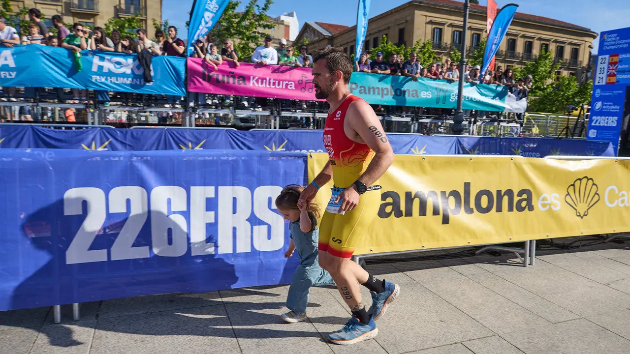 X edición de la Half Triathlon Pamplona-Iruña, que además este año ha sido también el Campeonato de Europa de Triatlón de Media Distancia, con la victoria del español Guillem Montiel en categoría masculina y la polaca Marta Lagownik en categoría femenina. IÑIGO ALZUGARAY