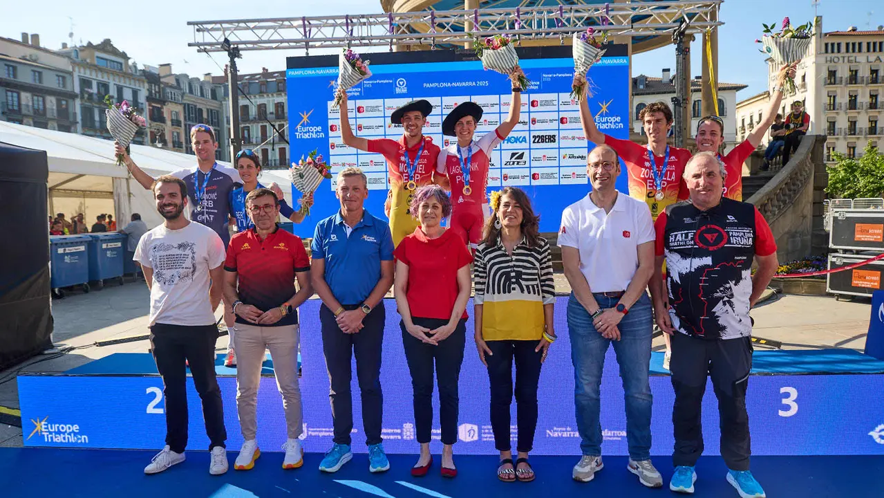 X edición de la Half Triathlon Pamplona-Iruña, que además este año ha sido también el Campeonato de Europa de Triatlón de Media Distancia, con la victoria del español Guillem Montiel en categoría masculina y la polaca Marta Lagownik en categoría femenina. IÑIGO ALZUGARAY