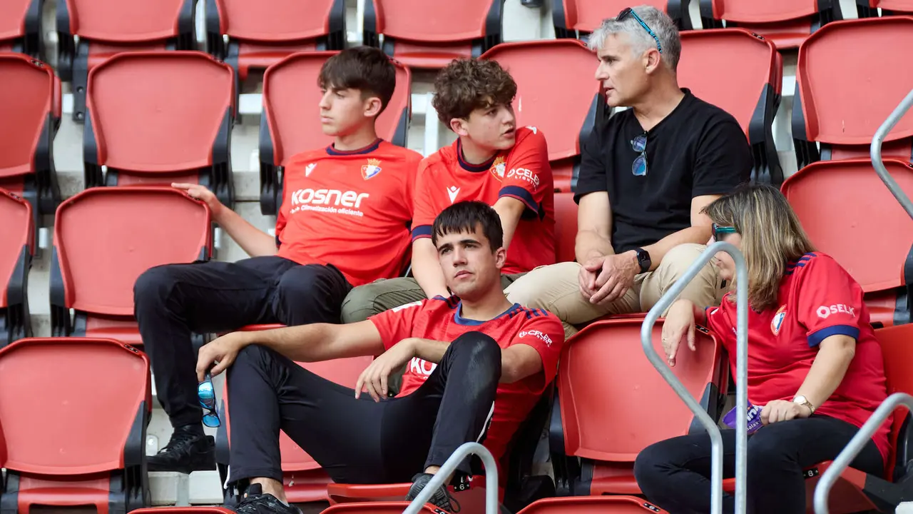 La grada del estadio de El Sadar durante el partido de La Liga EA Sports entre CA Osasuna y RCD Espanyol disputado en Pamplona. IÑIGO ALZUGARAY