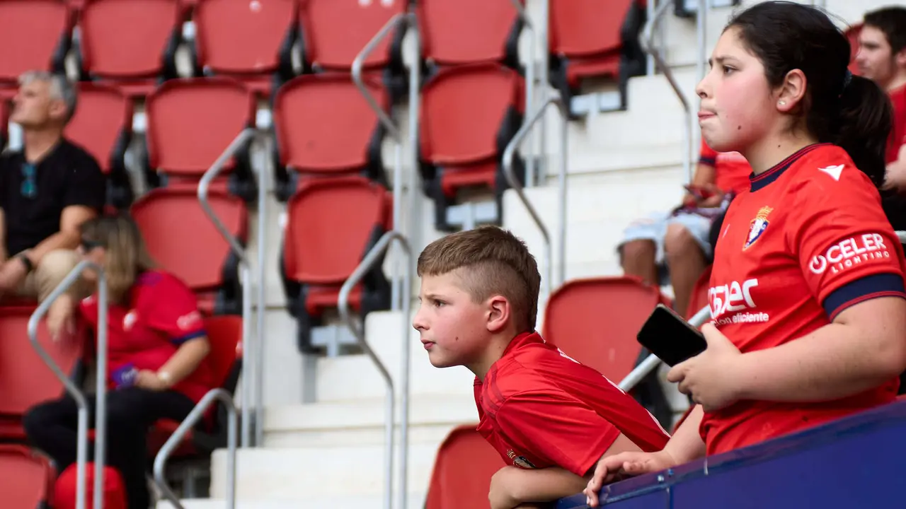 La grada del estadio de El Sadar durante el partido de La Liga EA Sports entre CA Osasuna y RCD Espanyol disputado en Pamplona. IÑIGO ALZUGARAY